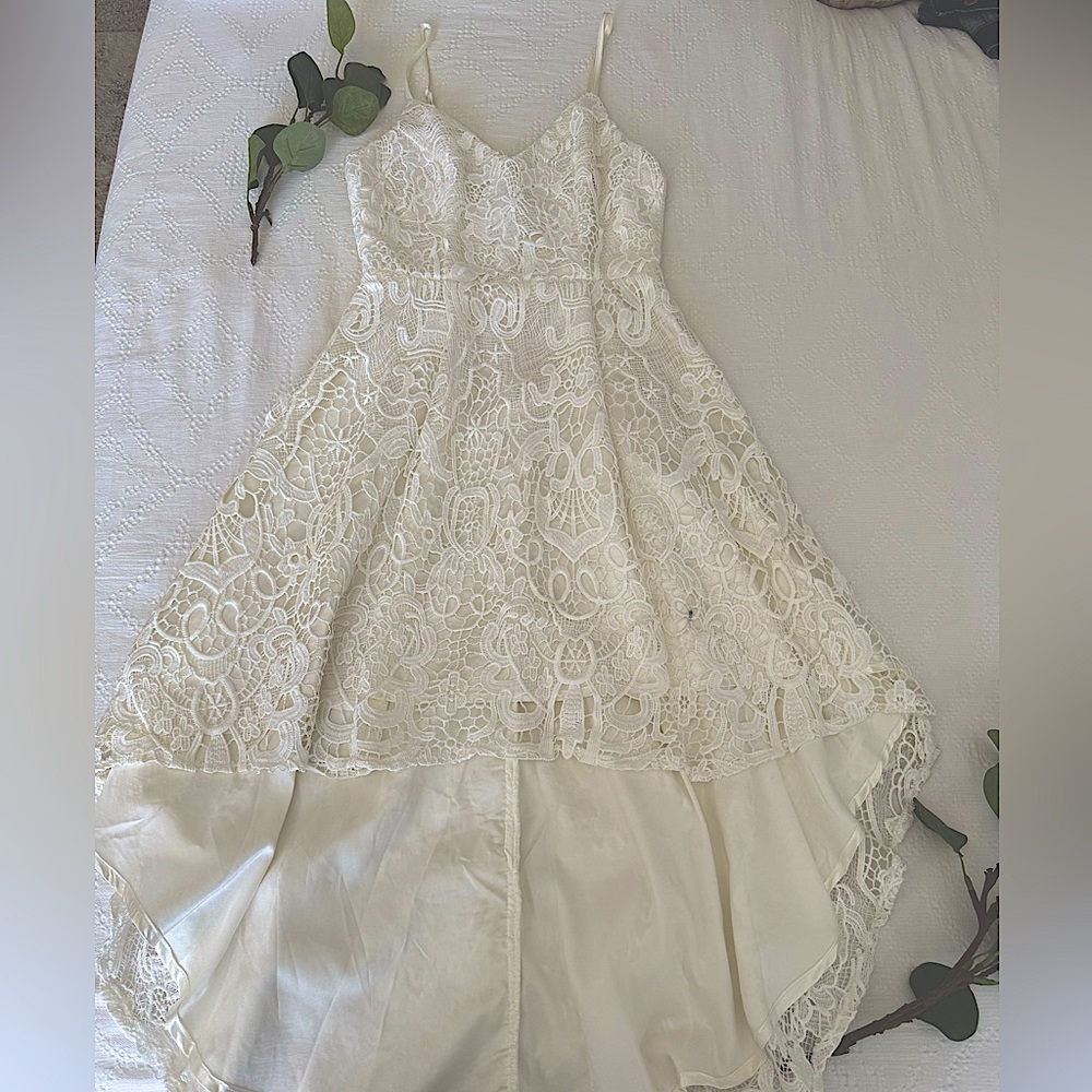 HELLOMOLLY White Lace Hi-Lo Spaghetti Strap Dress